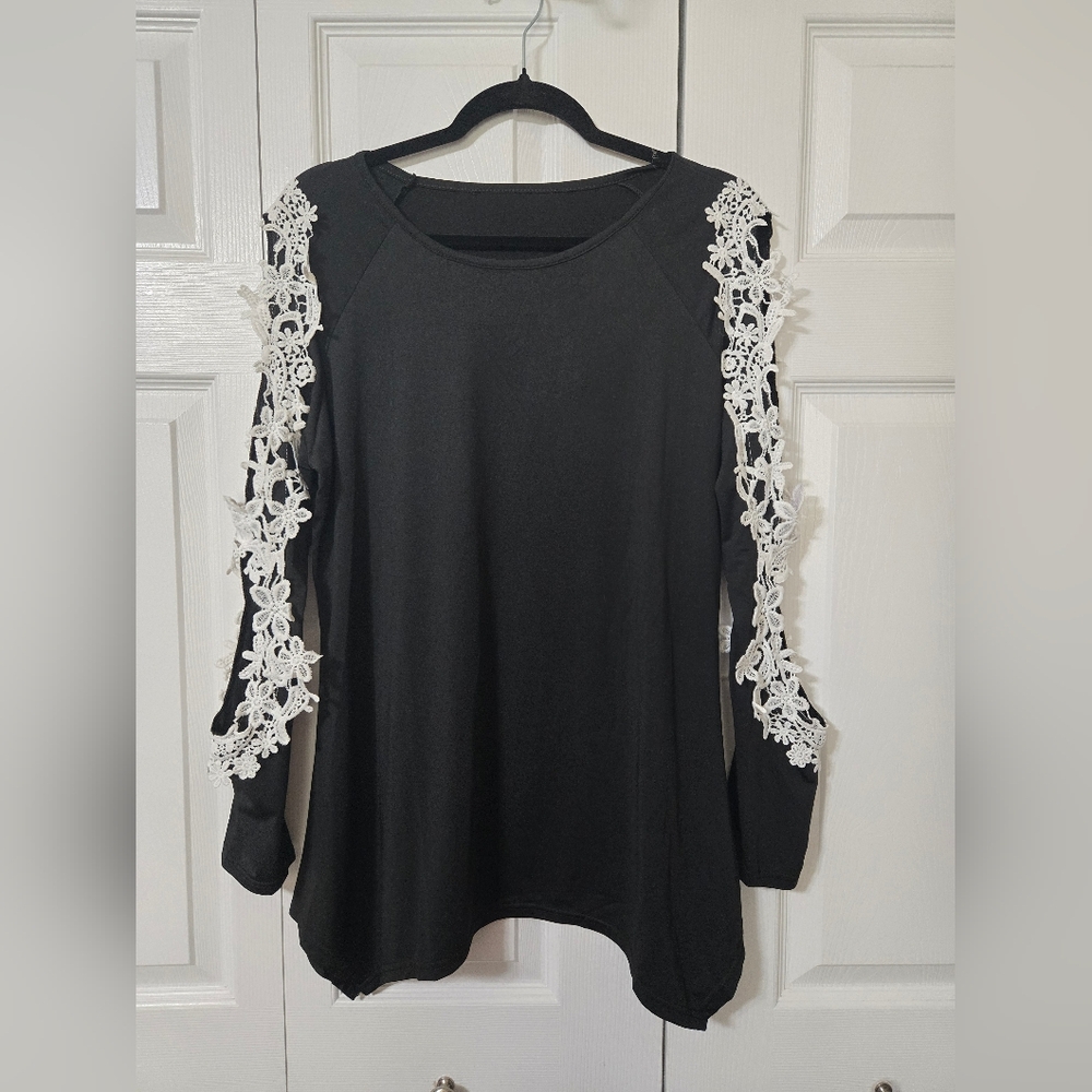 Black Top Cold Shoulder & Open Long Sleeves With Lace Details, Size XL, EUC